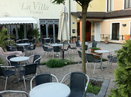 Cafe La Villa inside