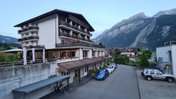 Hotel Brienz outside