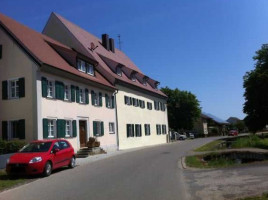 Landgasthof Zum Hirschen outside