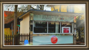 Tschingg Italian Food outside