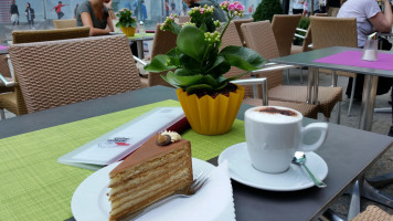 Cafe Mohrenkopfle food