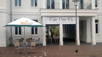 Café Déjavu outside