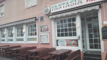 Pizzeria Fantasia 3 food