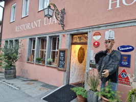 Restaurant Uja Traube Scuol inside