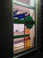 Pronto Pizza Service inside