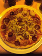 Pizza bei Carlo food