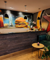 Big Burger Kurier inside