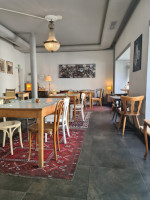 Moudi's lecker Cafe inside