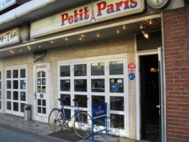 Petit Paris outside