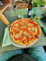 Pizzeria La Famiglia food