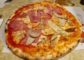 Ristorante Pizzeria Portico inside