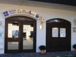 La Mamma outside