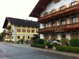 Happinger Hof Biergarten outside