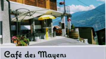 Café des Mayens outside
