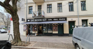 Cafe Bäckerei Özzy outside