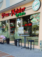 Pizza Meister outside