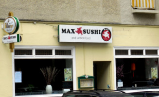 Max Sushi inside