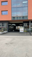 Caffè E Più outside