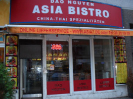 Nguyen Asiatische Spezialitäten outside