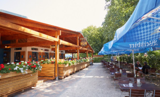 Valentins Wirtshaus Biergarten inside