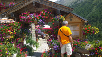 Cafe- Du Glacier outside