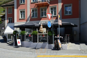 Café Bäckerei Oberalp outside