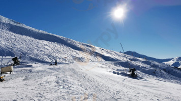 Mouton Noir Verbier outside