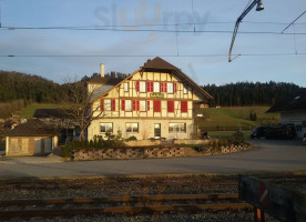 Zum Bahnhof outside