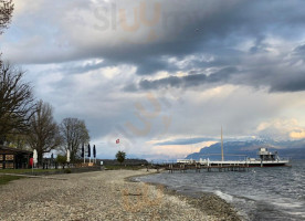 Buvette De La Plage Perroy outside