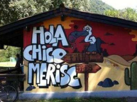 Hola Chico Merisc outside