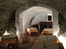 La Vineria inside