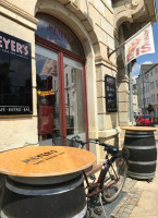 Café Meyers outside