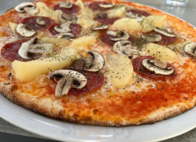 Pizzeria Sternen food