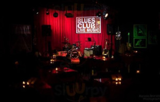 Blues Club Fribourg Bonny B. Chanmongkhon outside