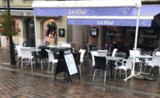 Cafe Le Kiwi inside