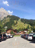 Berghaus Am Oeschinensee outside