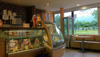 Azzurra Gelateria inside