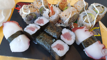 Sushi Metropole food