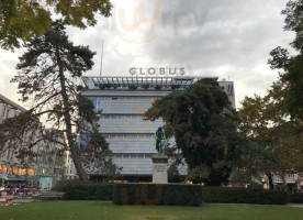 Globus, Zürich outside