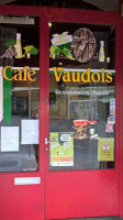 Café Vaudois inside