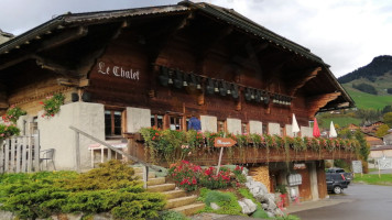 Le Chalet outside