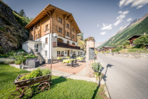 Hotel Breithorn Restaurant inside