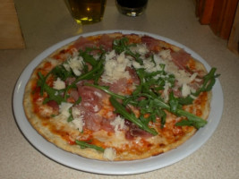 Pauli Pizza food