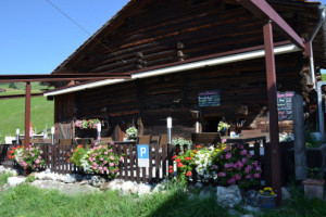 Gasthaus Alpina outside