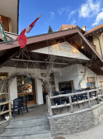 Goldenindia Grindelwald outside