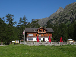 Gasthaus Spinas outside