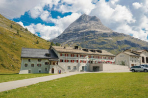 Gasthaus Und Hotel Berninahaus outside