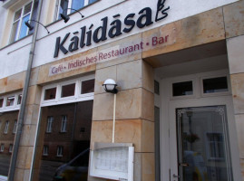 Kalídasa outside