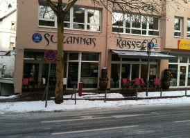 Suzannas Kaffee outside