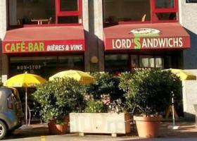 Lord Sandwich outside